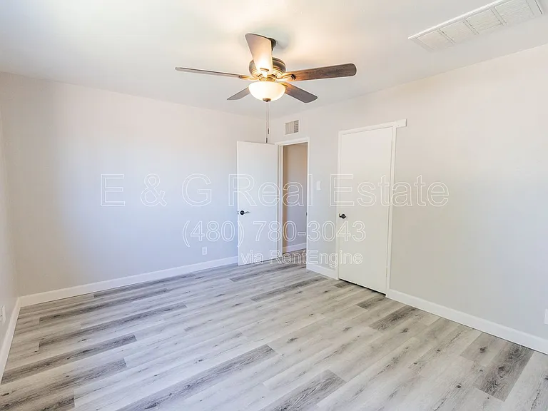 1305 W Laird St — Photo 19