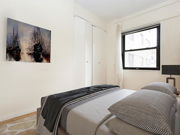5th image of 58 W 58th St APT 17D