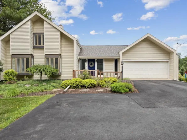 1981 Laraway Lake Dr SE, Grand Rapids, MI 49546