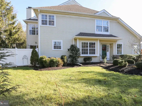 512 Waterford Ct #85, New Hope, PA 18938