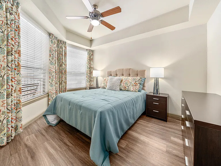 Residences at FortyTwo25 Apartments — Photo 10