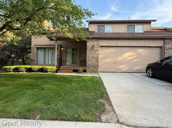 37440 N Laurel Park Dr, Livonia, MI 48152