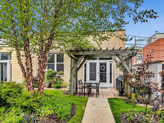 2nd image of 5823 N Ravenswood Ave APT 110