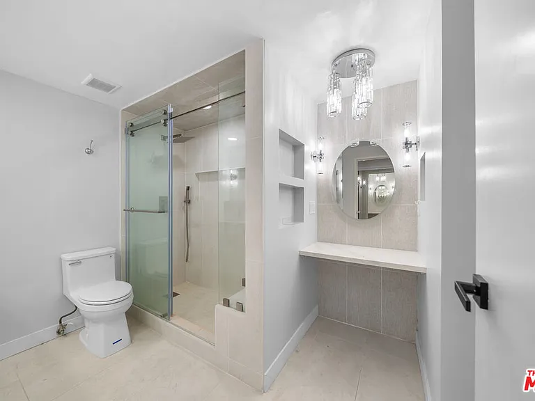 727 S Ardmore Ave #108 — Photo 20