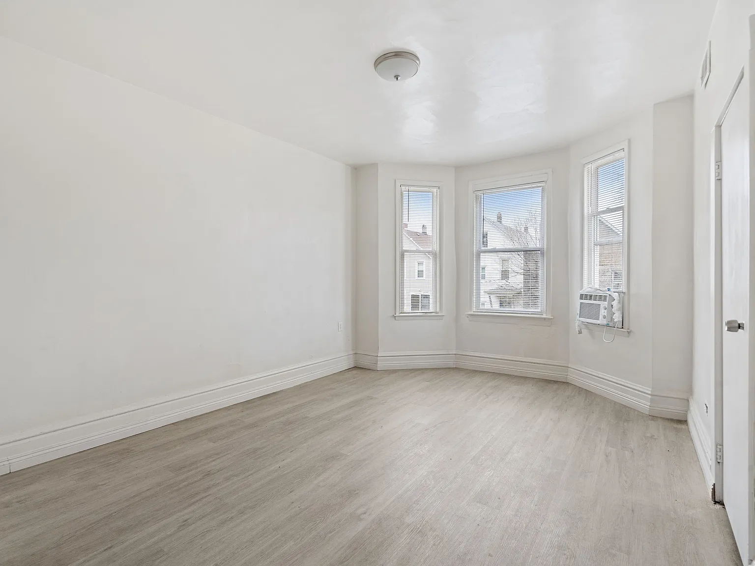 2 bed, 812 sqft, $1,700 — Photo 3