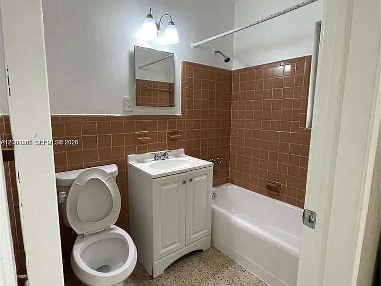 940 SW 4th Ave #2 — Photo 6