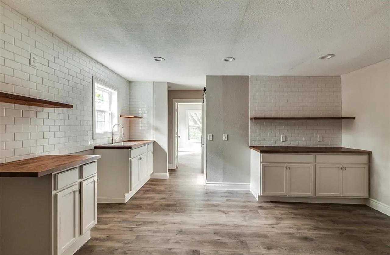 7135 Avenue C — Photo 2