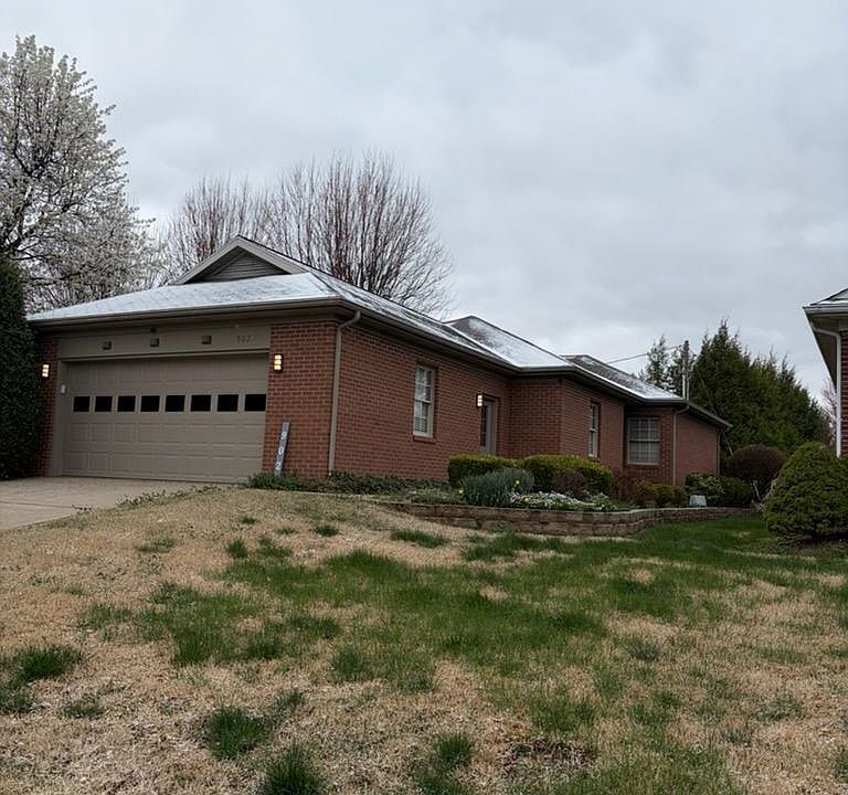 1st image of 902 Cove Ct