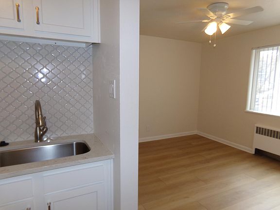 4th image of 1042 N Pearl St APT 101