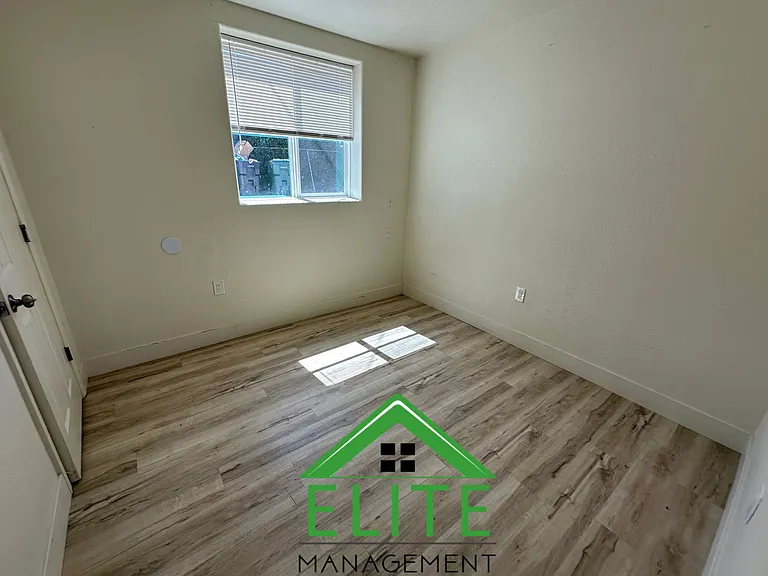 5051 42nd St #B — Photo 6
