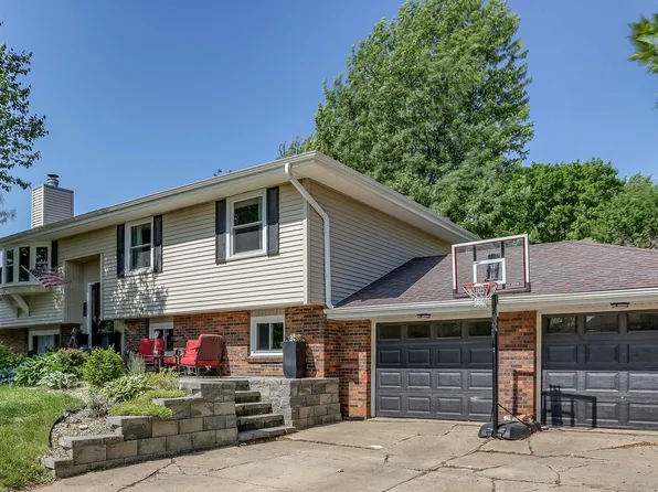 308 Maple Dr, Treynor, IA 51575