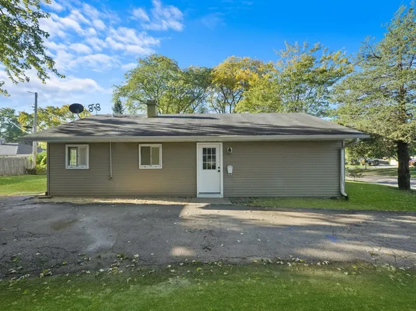 2202 Tepee Ave, Carpentersville, IL 60110