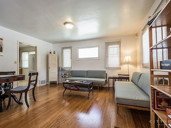 4th image of 631 E Redondo Ave