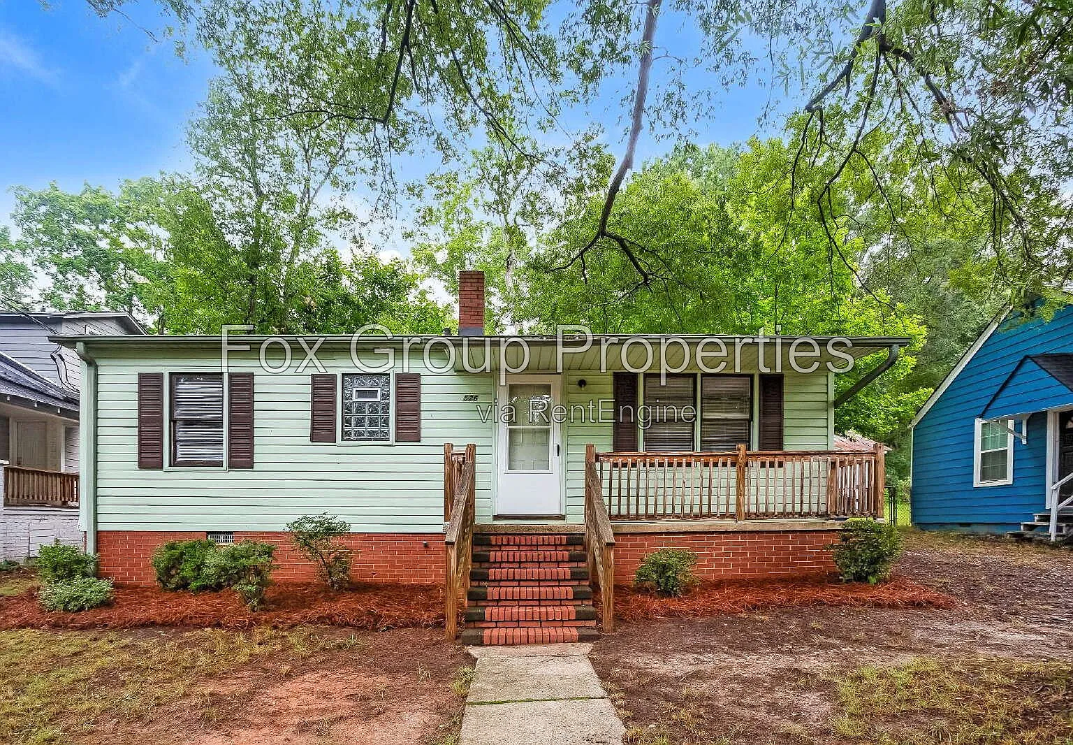 3 bed, 1.0 bath, 864 sqft, $1,455 — Photo 1