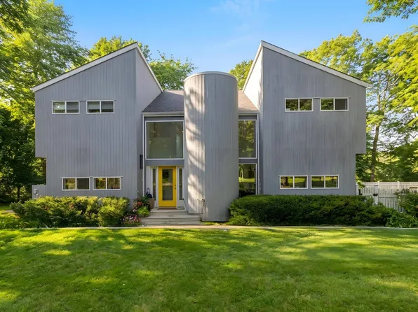 79 Spring Pond Ln, Southampton, NY 11968