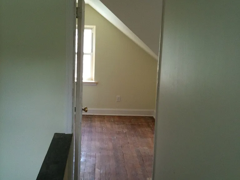 852 Martin Ave — Photo 4