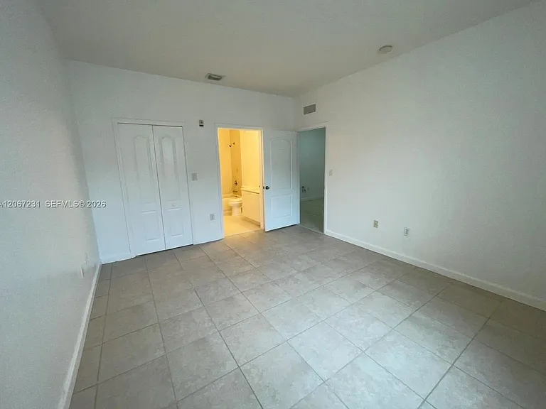 1535 SE 26th St #104 — Photo 5