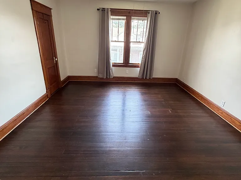 Main bedroom with walk in closet