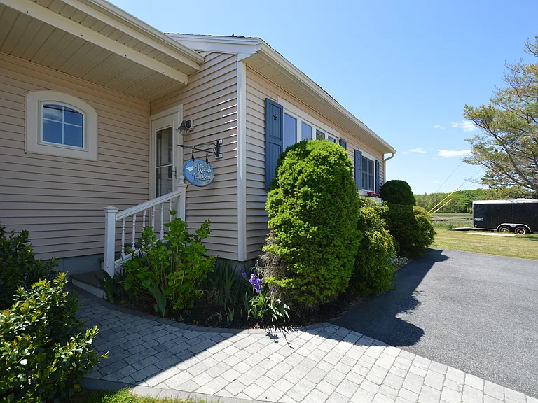 36 Dyke Rd — Photo 1
