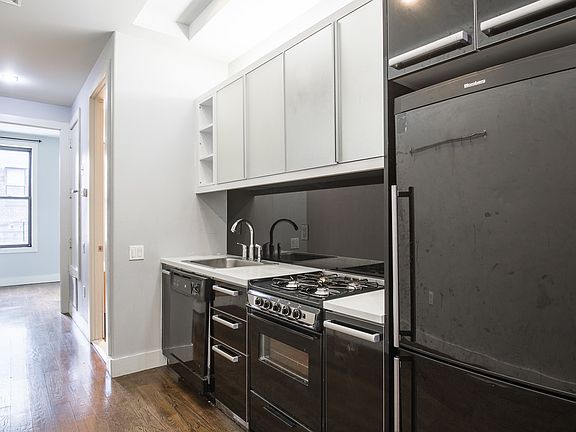 3rd image of 179 Maujer St #3E