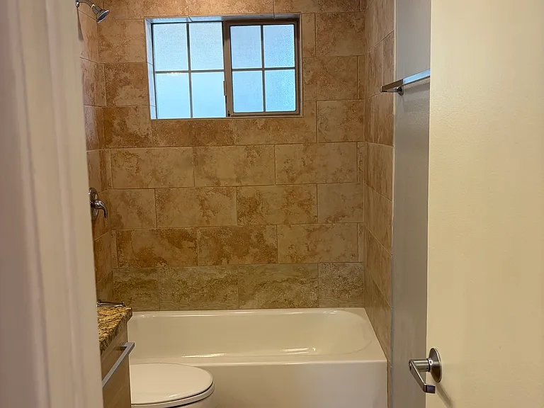 1850 E Maryland Ave #3 — Photo 12