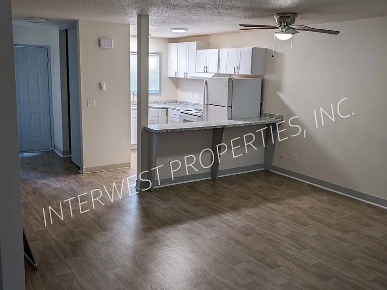 Regency Townhomes — Photo 5