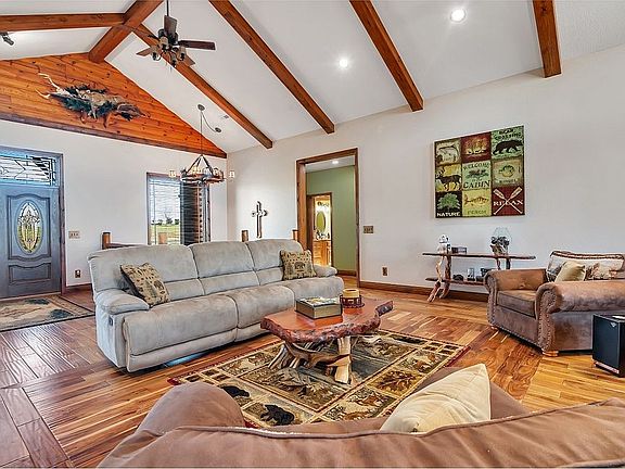 3rd image of 323 Sunset Dr