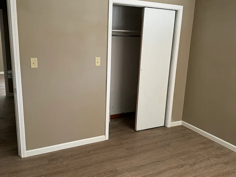 125 Hurt Ave W — Photo 11