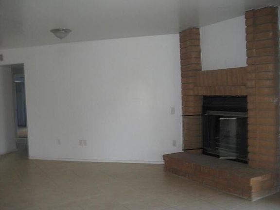 4th image of 3050 W Monte Cristo Ave
