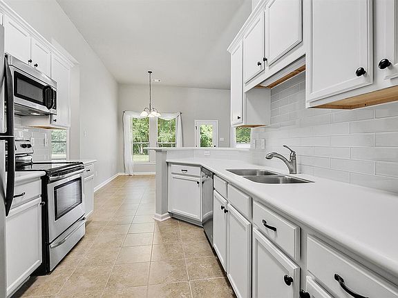 2nd image of 1221 S Sanctuary Ave