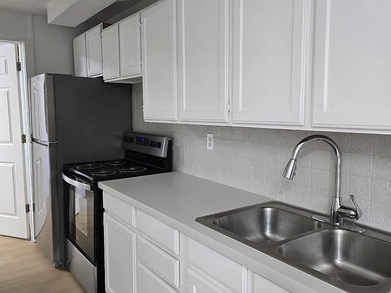 519 N 400 E #3 — Photo 2