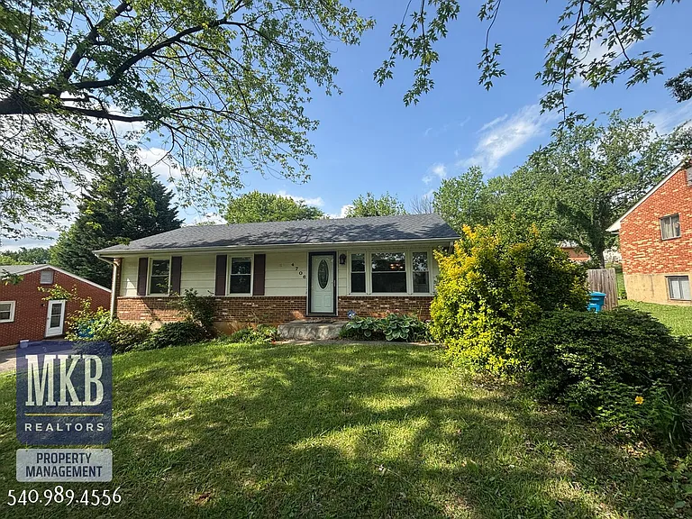 4706 Casper Dr NE — Photo 1