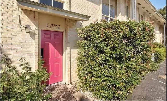 5332 Balcones Dr #D — Photo 2