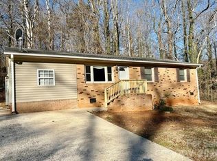 2120 Fallsdale Dr, Gastonia, NC 28052