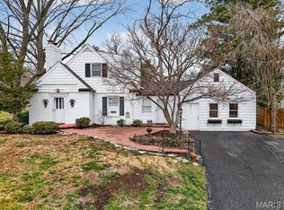 9553 Park Ln, Saint Louis, MO 63124
