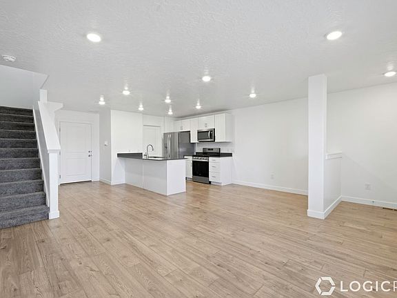 4th image of 3874 W Orinda Dr