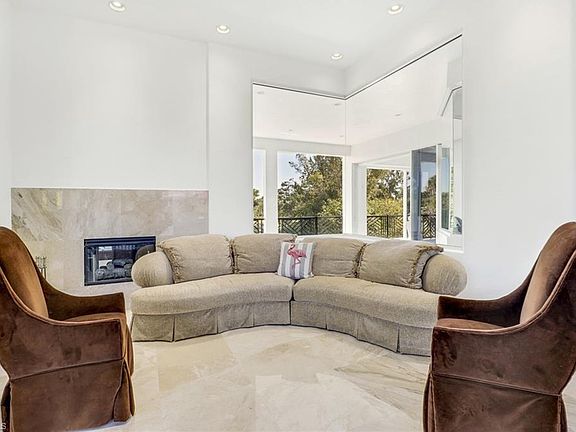 3rd image of 27171 Harbor Dr