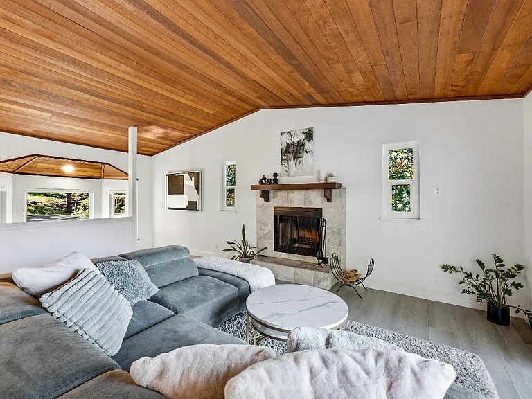 18509 Alexandra Way — Photo 2