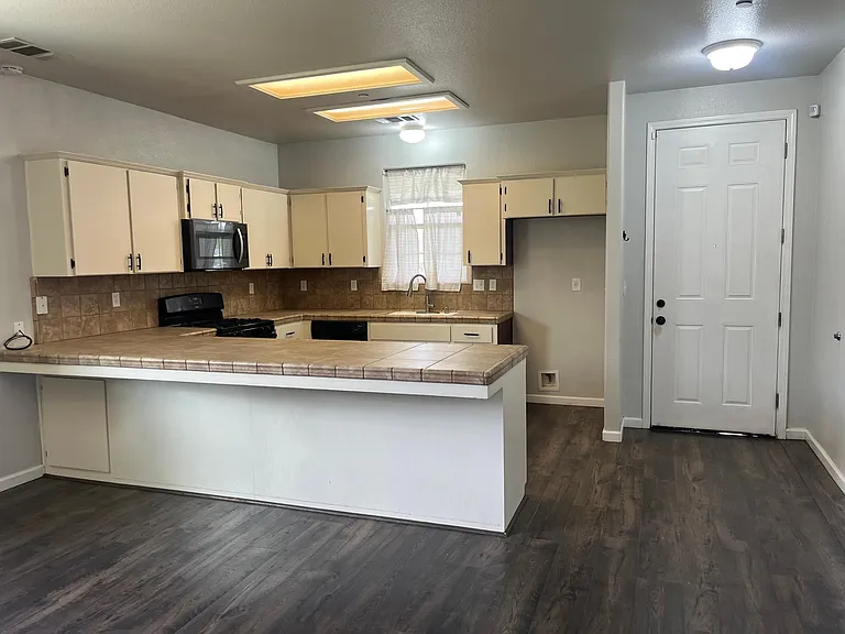 964 Maple Valley Way — Photo 3
