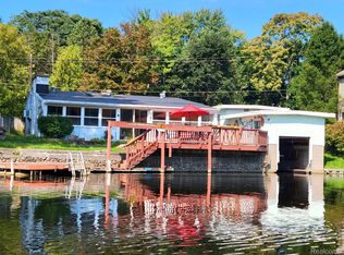 11349 Outer Dr, Pinckney, MI 48169