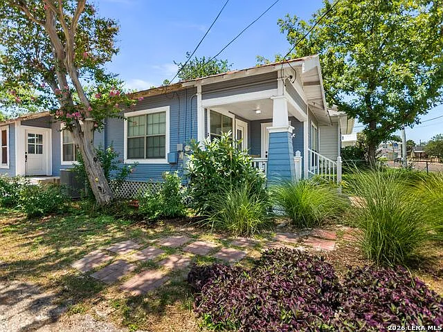 2213 N Flores St — Photo 42