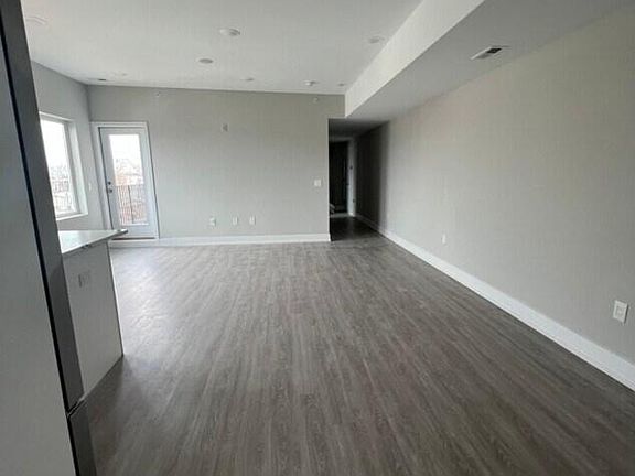 5th image of 649 N 35th St Unit 402