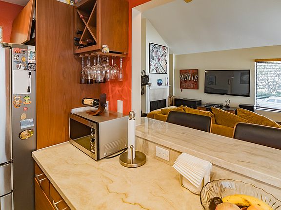4th image of 534 Via De La Valle Unit A