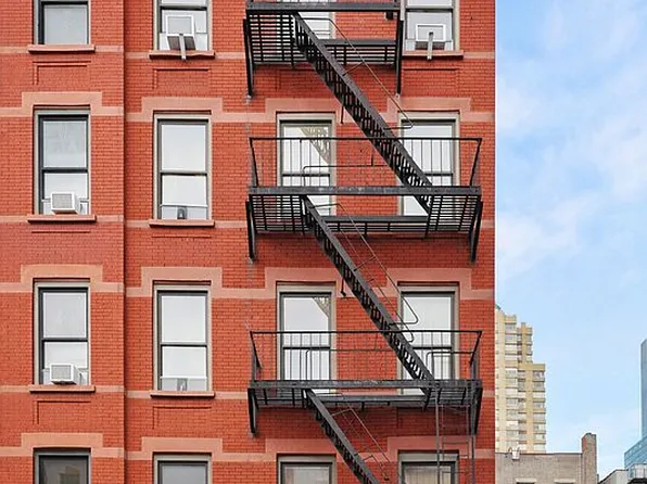 351 W 47th St, New York, NY 10036