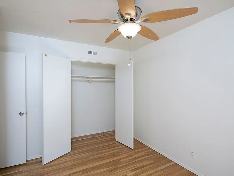 Talmadge Pacific Apartments — Photo 22