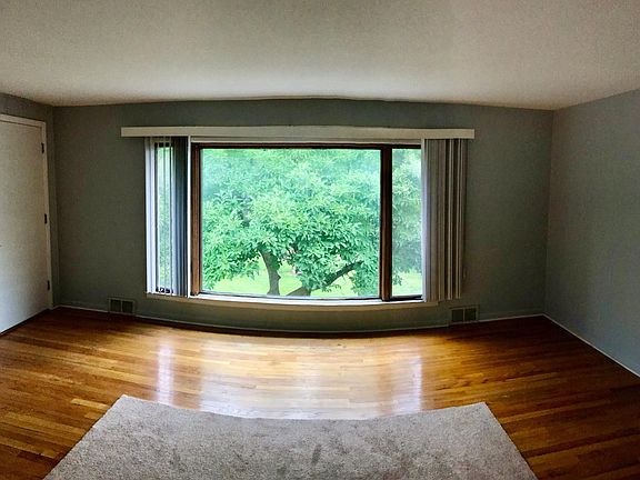 3rd image of 44720 Davis Dr #44716
