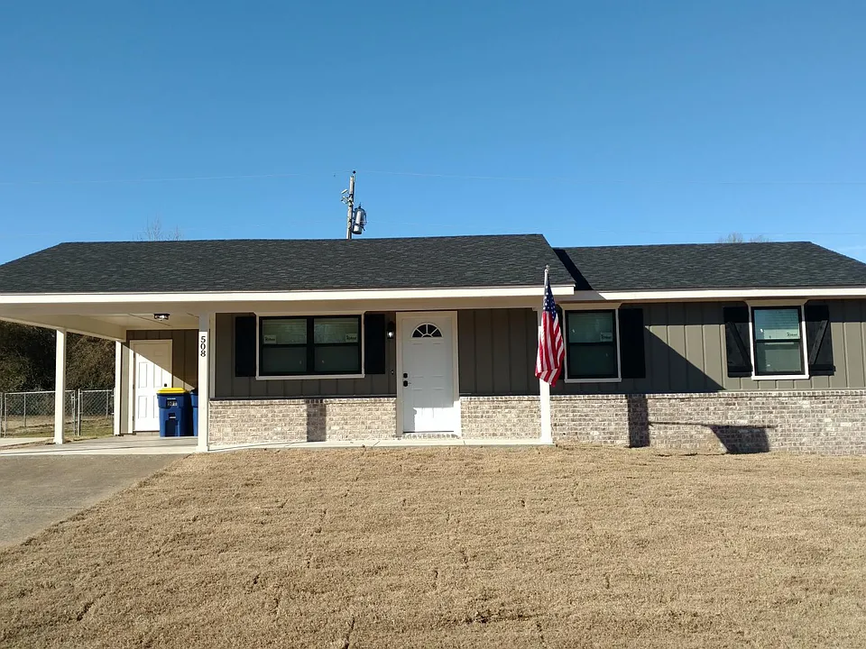 Craftsman style home , non-smoking, completely remodeled with fenced backyard and lawn care included.