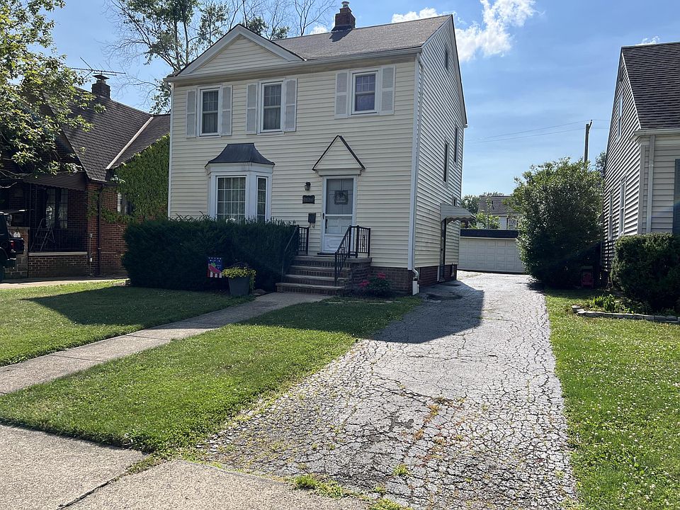 Welcome home to 4136 W. 158th
