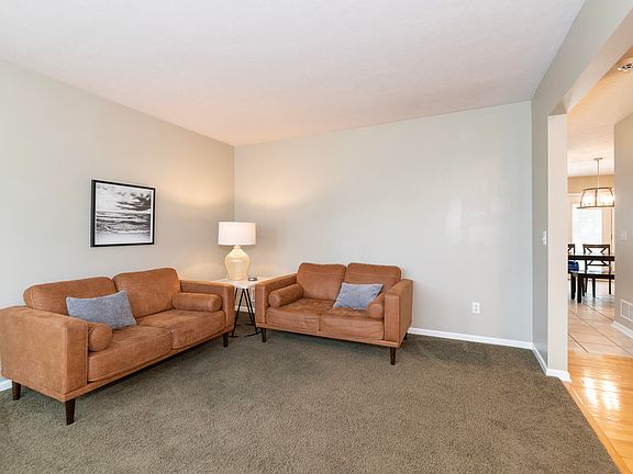 5th image of 5640 W Heverly Dr