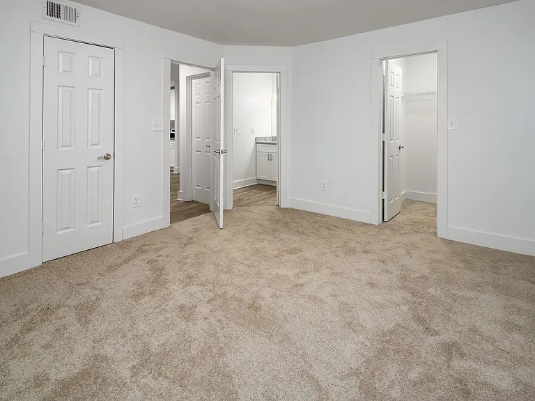 Wesley St. Claire Apartments at Lawrenceville — Photo 18